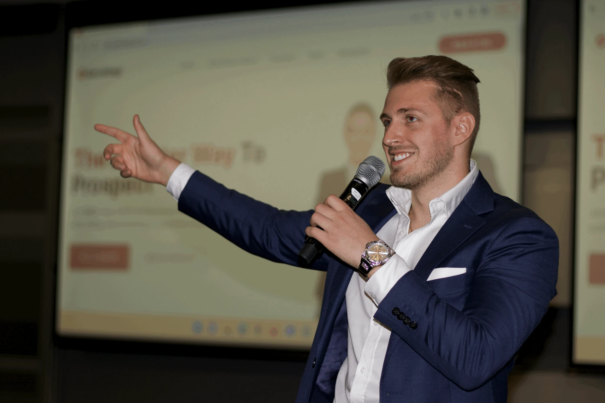 Marco Antoniazzi speaking into a microphone during a presentation